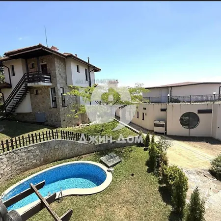 Dimi's Bay View Villa *