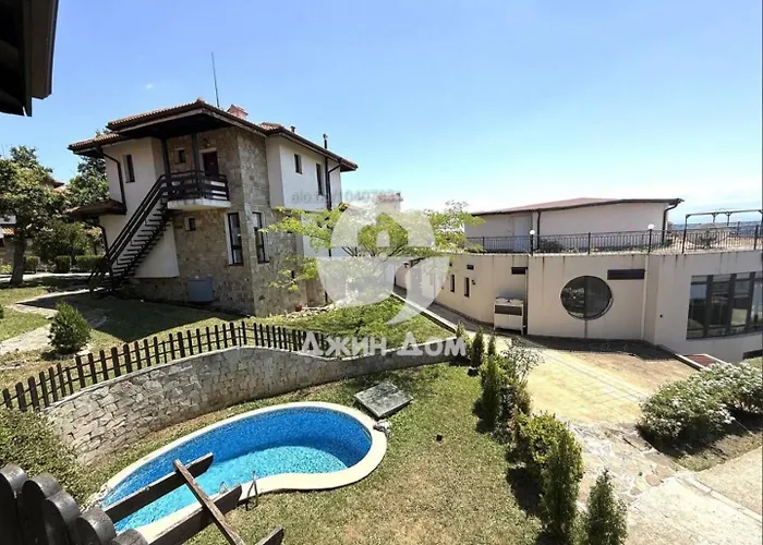 Dimi's Bay View Villa *